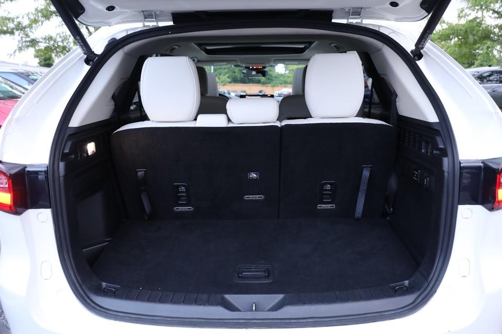 Mazda CX-90 Vehicle Full-screen Gallery Image 7