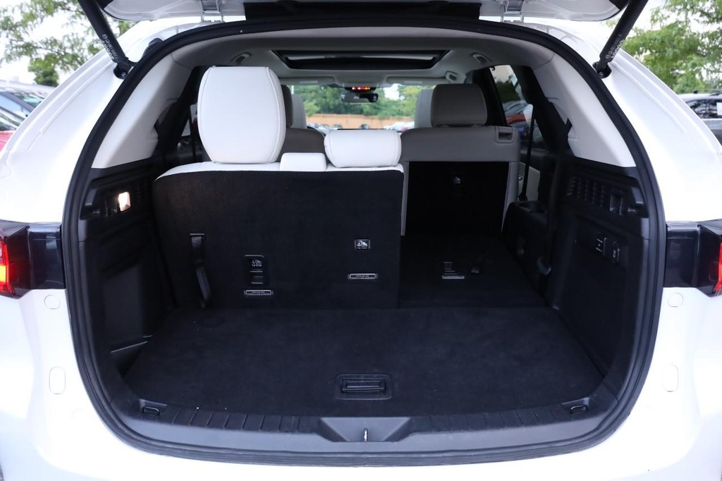 Mazda CX-90 Vehicle Full-screen Gallery Image 8