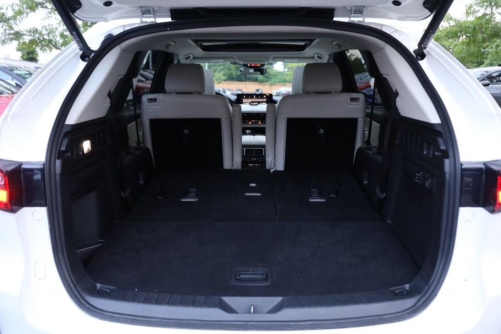 Mazda CX-90 Vehicle Full-screen Gallery Image 9