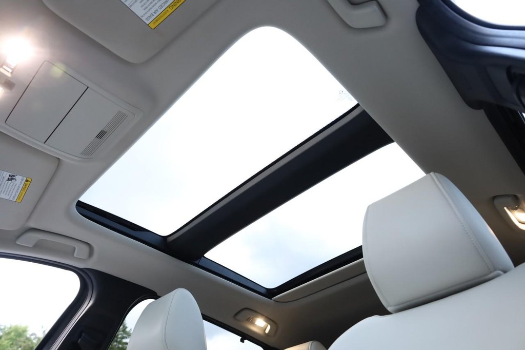 Mazda CX-90 Vehicle Full-screen Gallery Image 11