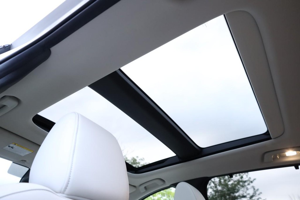 Mazda CX-90 Vehicle Full-screen Gallery Image 12