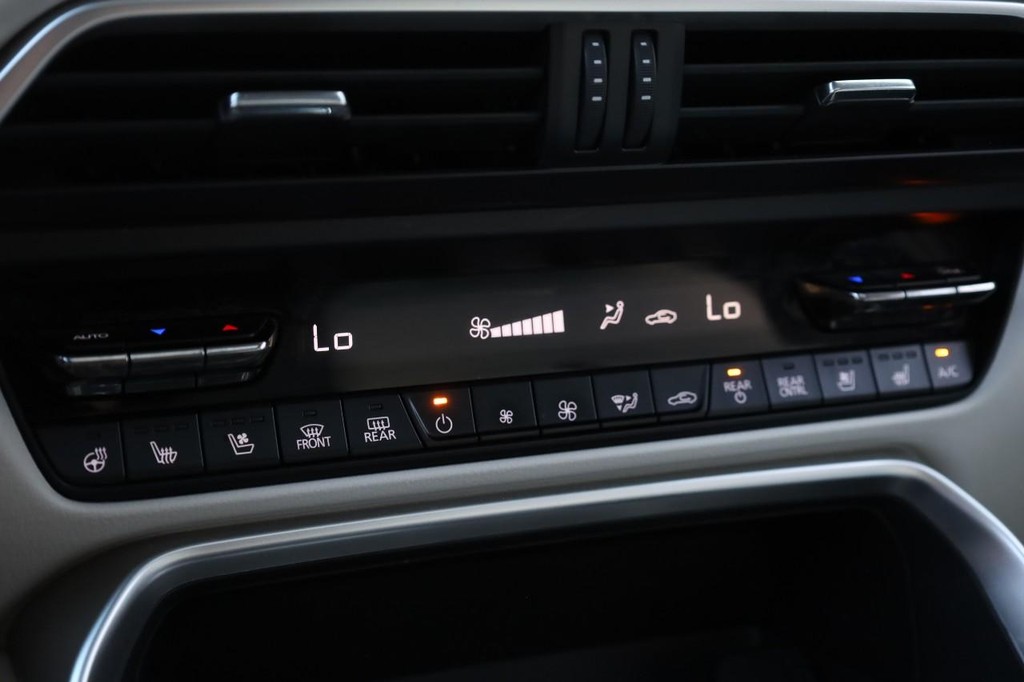 Mazda CX-90 Vehicle Full-screen Gallery Image 17