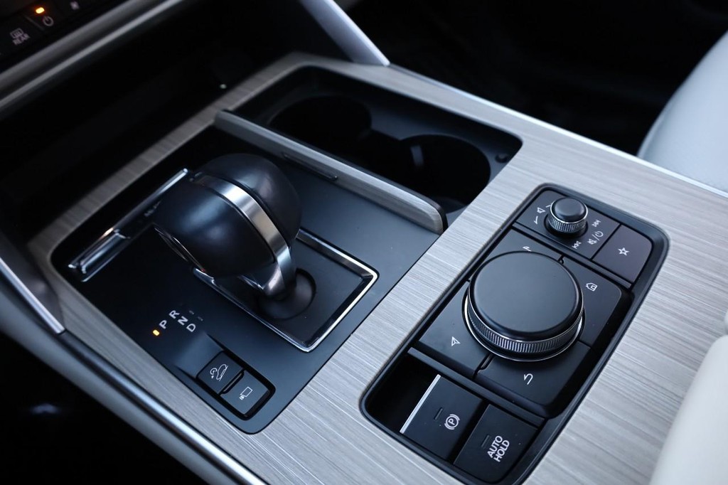 Mazda CX-90 Vehicle Full-screen Gallery Image 18