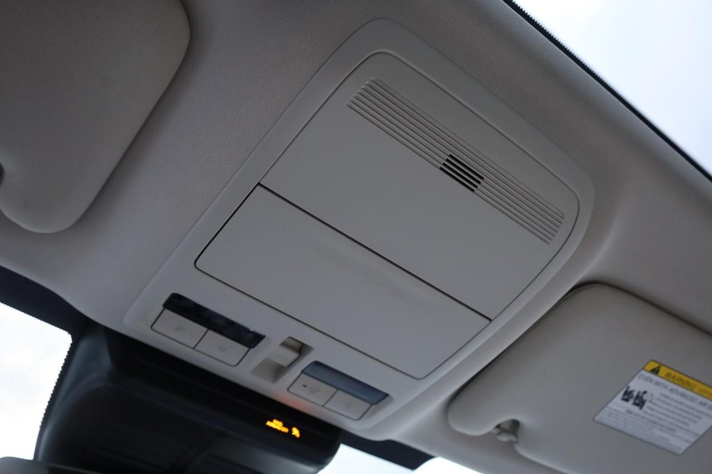Mazda CX-90 Vehicle Full-screen Gallery Image 19