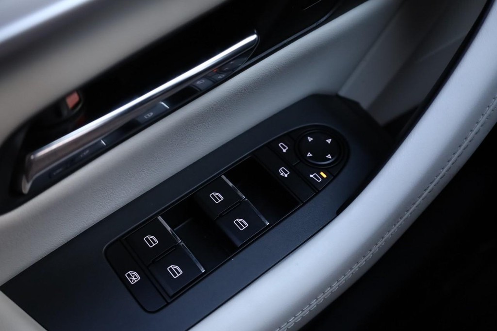 Mazda CX-90 Vehicle Full-screen Gallery Image 20