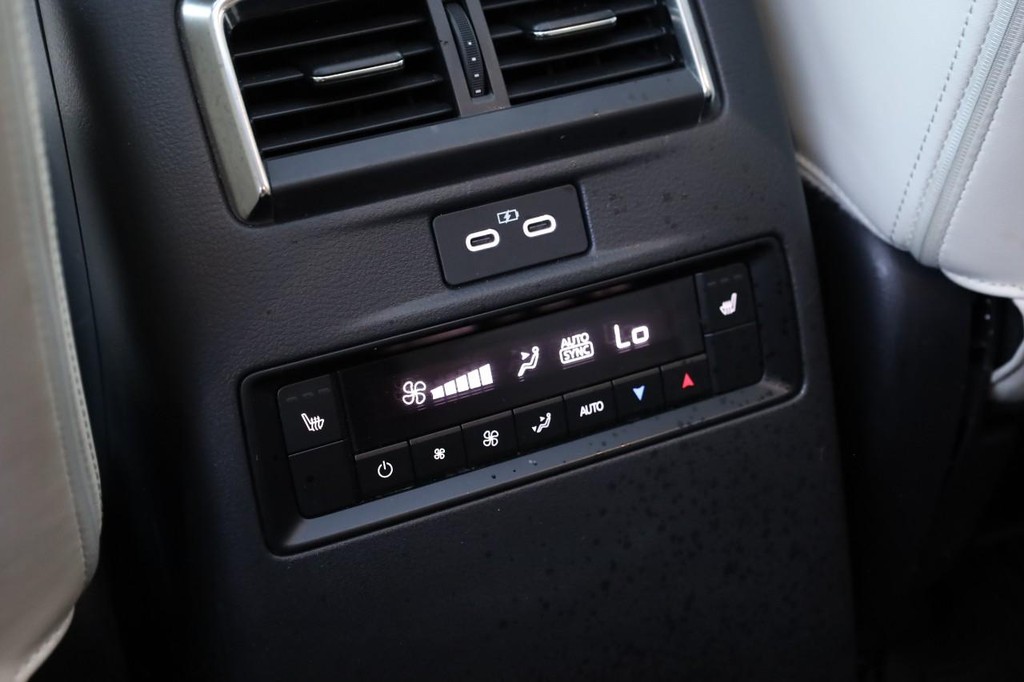 Mazda CX-90 Vehicle Full-screen Gallery Image 25