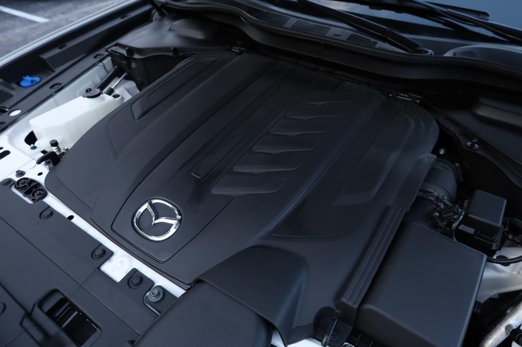 Mazda CX-90 Vehicle Full-screen Gallery Image 30