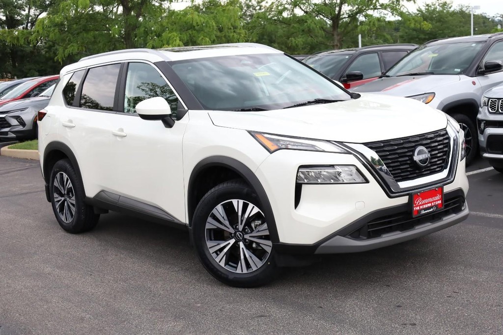 Nissan Rogue Vehicle Full-screen Gallery Image 2