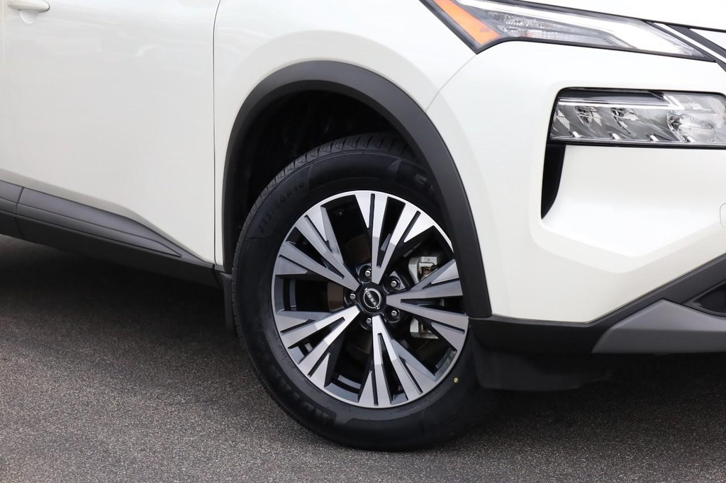 Nissan Rogue Vehicle Full-screen Gallery Image 3