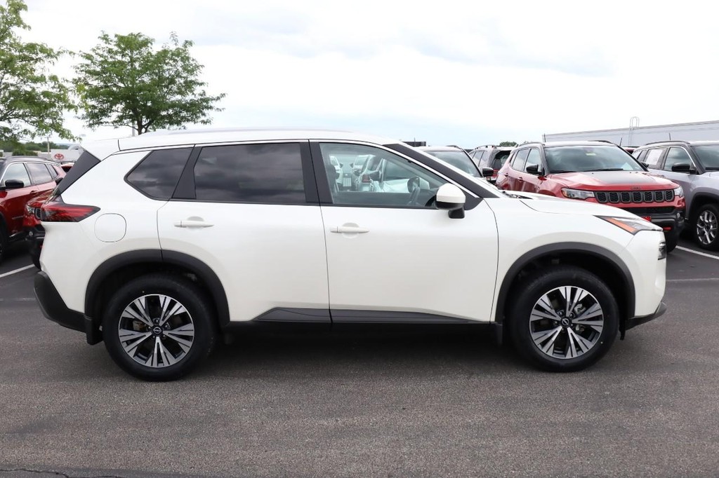 Nissan Rogue Vehicle Full-screen Gallery Image 5