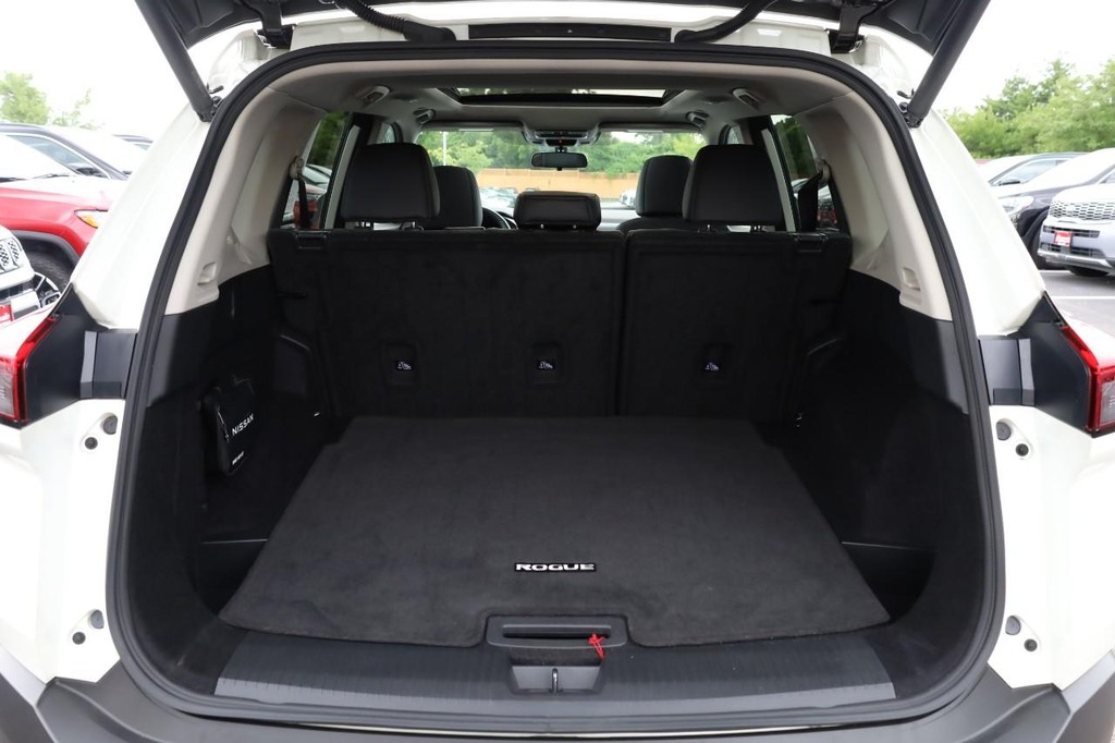 Nissan Rogue Vehicle Full-screen Gallery Image 7