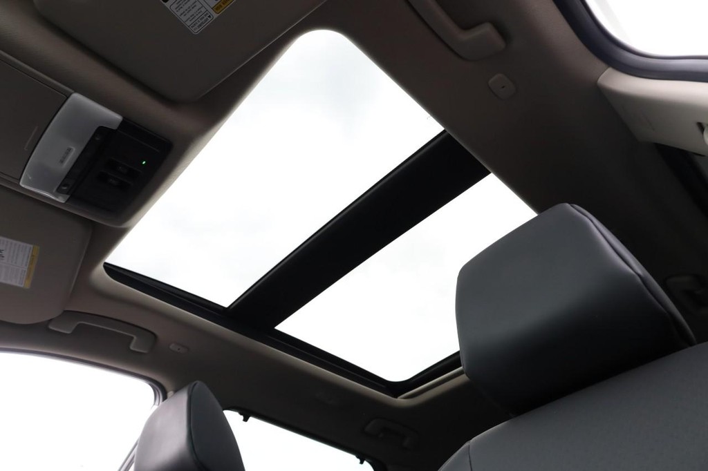 Nissan Rogue Vehicle Full-screen Gallery Image 9