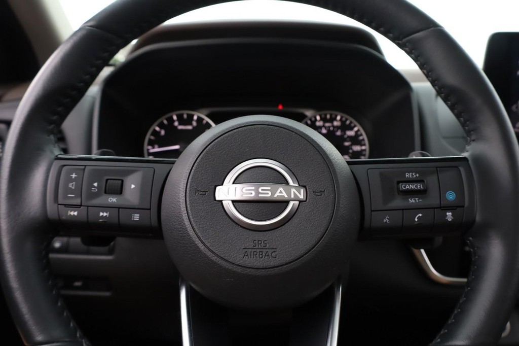 Nissan Rogue Vehicle Full-screen Gallery Image 11