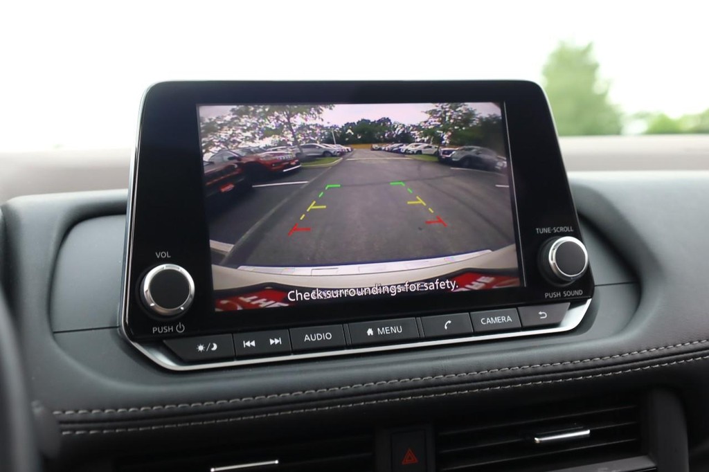 Nissan Rogue Vehicle Full-screen Gallery Image 14