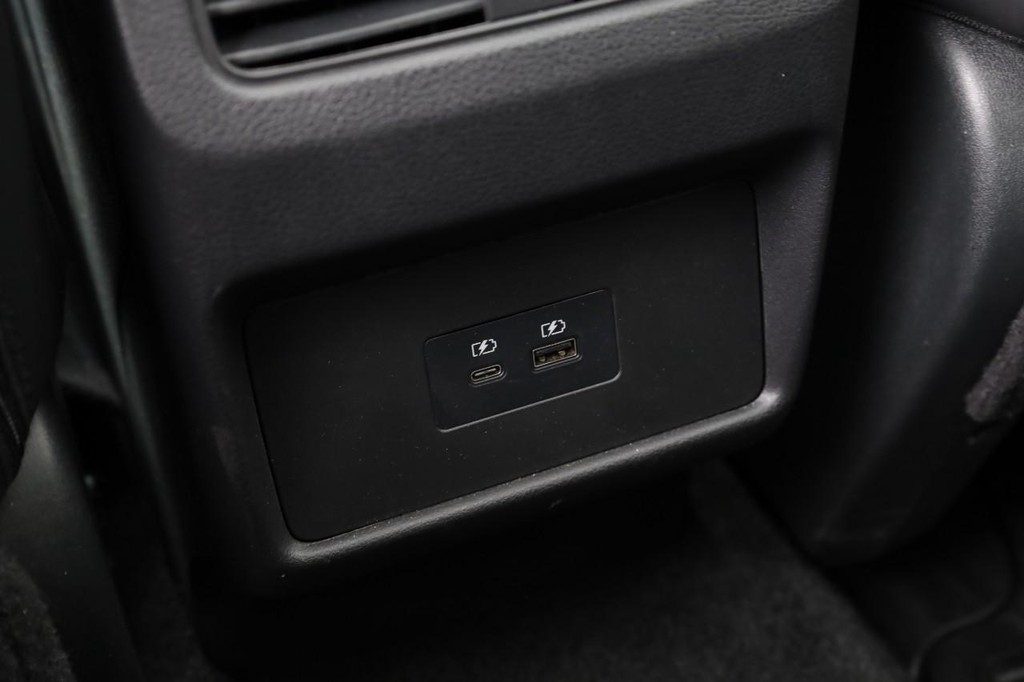 Nissan Rogue Vehicle Full-screen Gallery Image 24