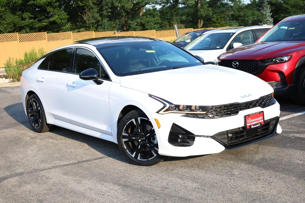 Kia K5 Vehicle Full-screen Gallery Image 2