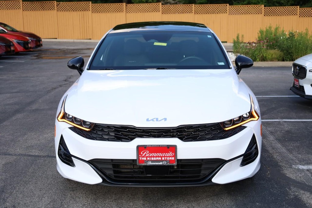 Kia K5 Vehicle Full-screen Gallery Image 4