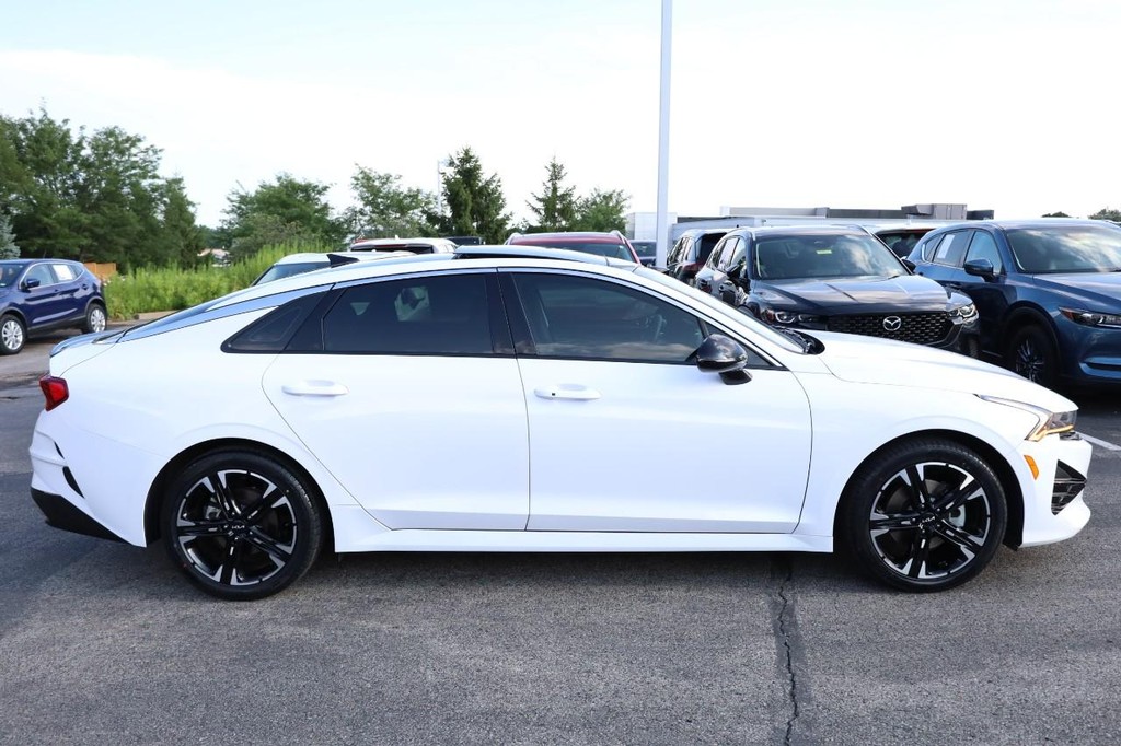 Kia K5 Vehicle Full-screen Gallery Image 5