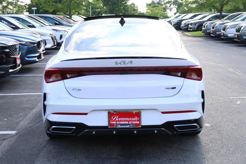 Kia K5 Vehicle Full-screen Gallery Image 6