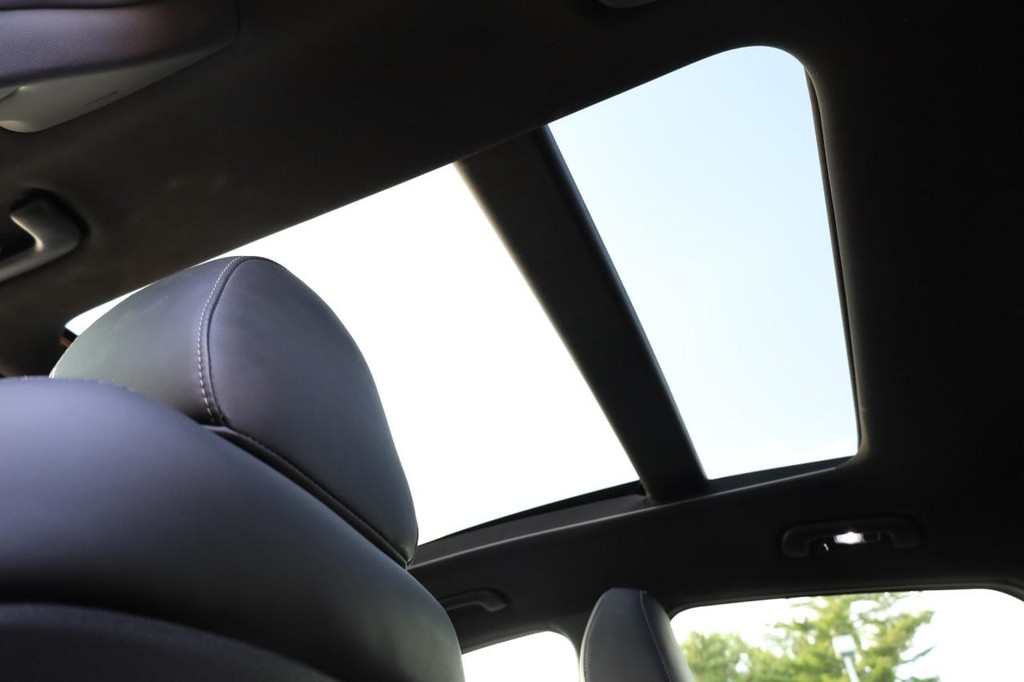 Kia K5 Vehicle Full-screen Gallery Image 10