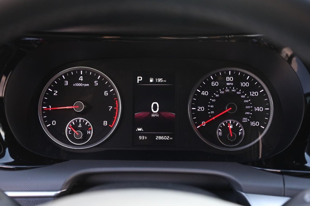 Kia K5 Vehicle Full-screen Gallery Image 12