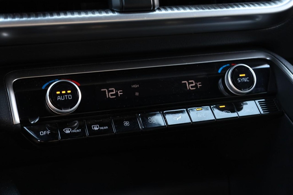 Kia K5 Vehicle Full-screen Gallery Image 16