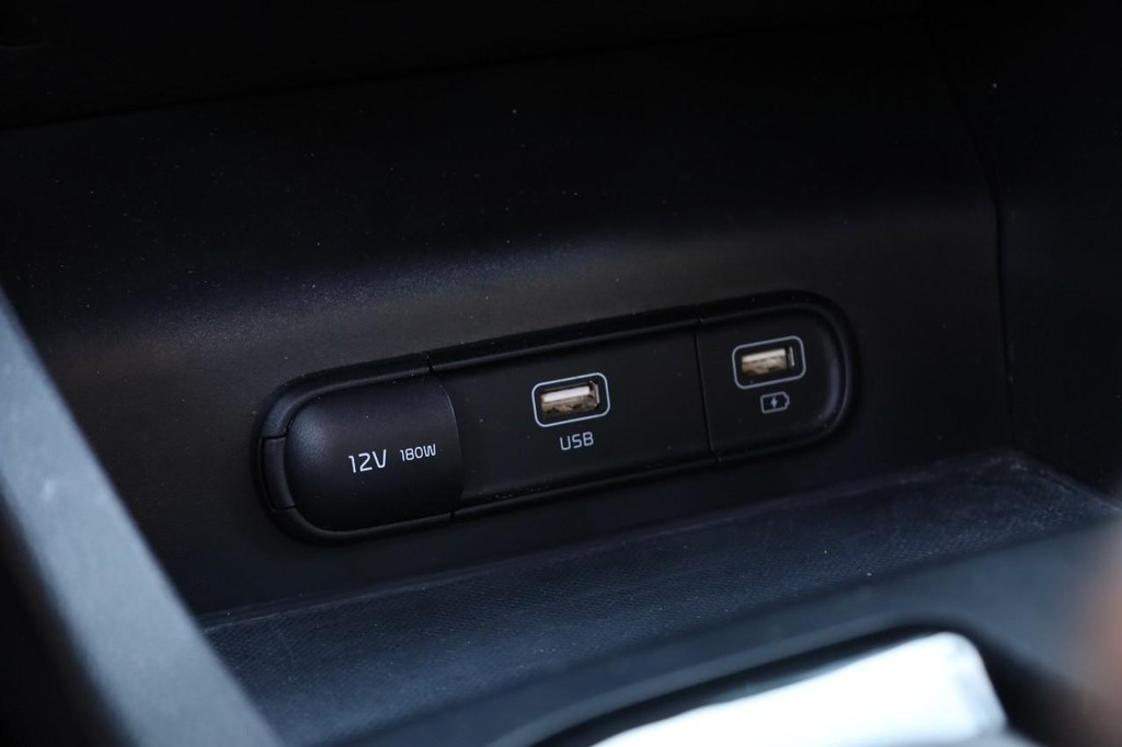 Kia K5 Vehicle Full-screen Gallery Image 17