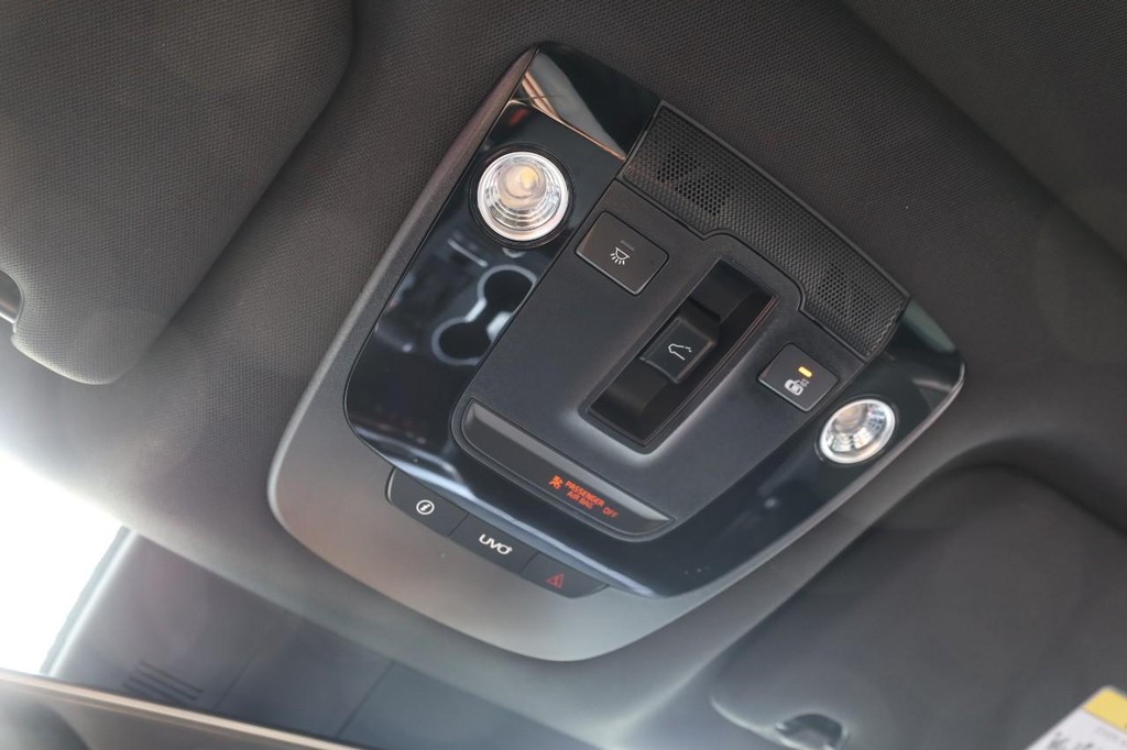 Kia K5 Vehicle Full-screen Gallery Image 19