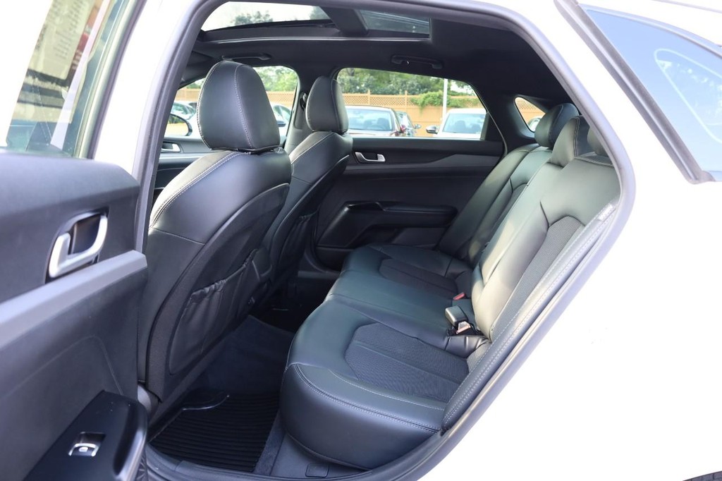 Kia K5 Vehicle Full-screen Gallery Image 20