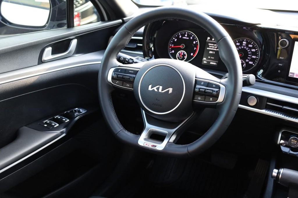 Kia K5 Vehicle Full-screen Gallery Image 23