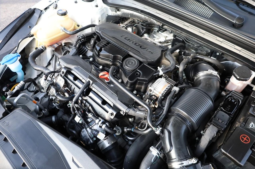 Kia K5 Vehicle Full-screen Gallery Image 25