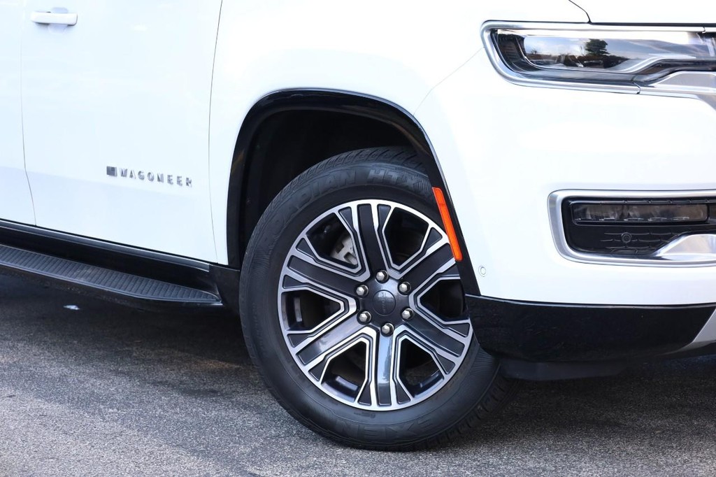 Jeep Wagoneer Vehicle Full-screen Gallery Image 3