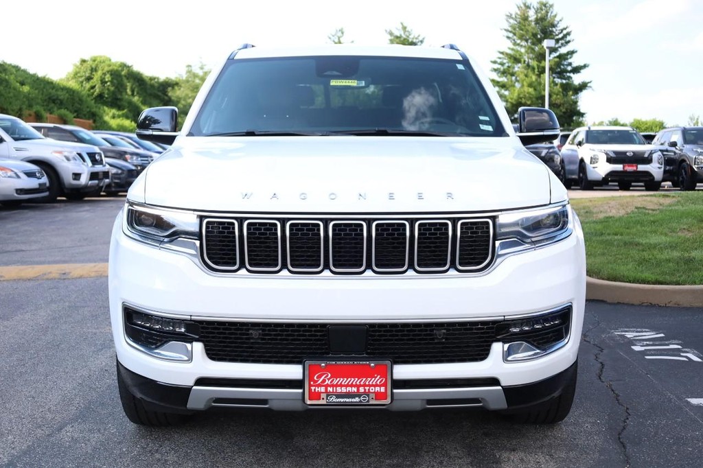 Jeep Wagoneer Vehicle Full-screen Gallery Image 4