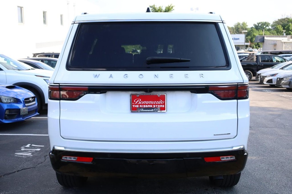 Jeep Wagoneer Vehicle Full-screen Gallery Image 6