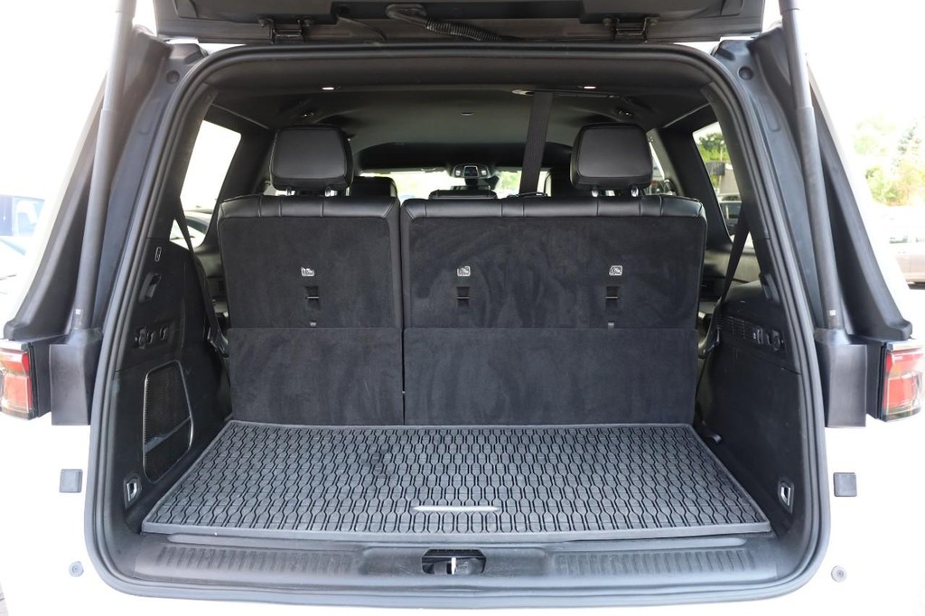 Jeep Wagoneer Vehicle Full-screen Gallery Image 7