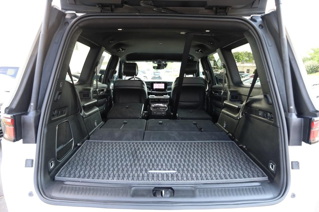 Jeep Wagoneer Vehicle Full-screen Gallery Image 9