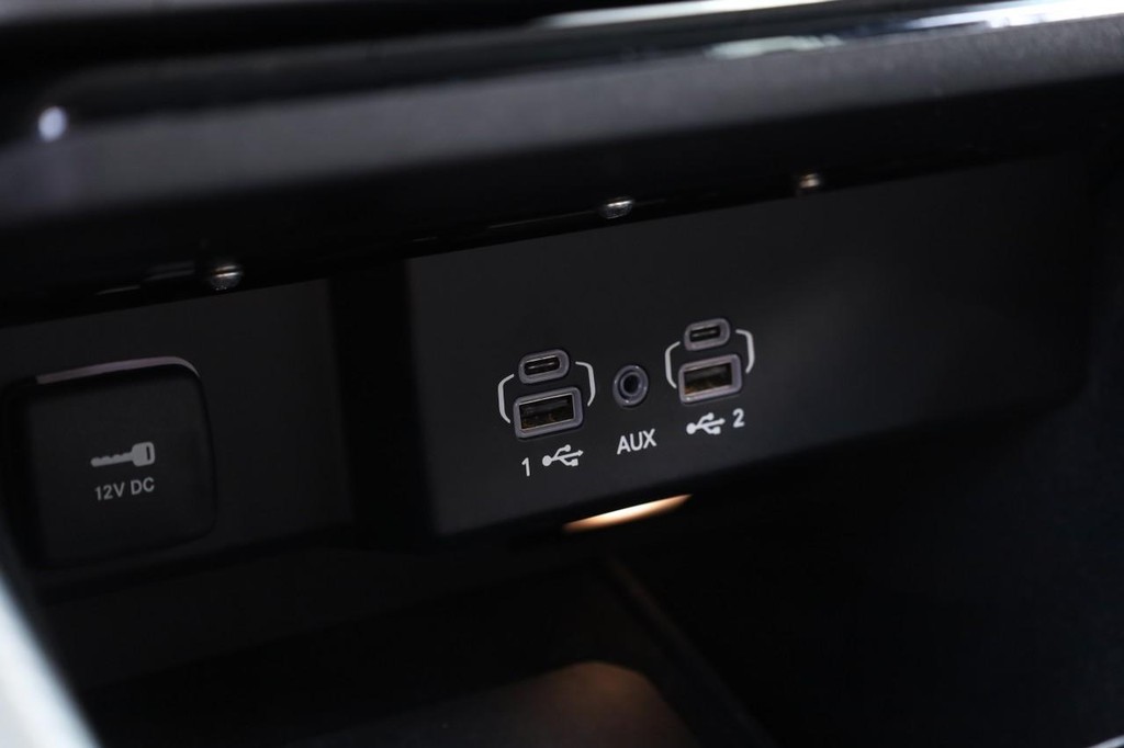 Jeep Wagoneer Vehicle Full-screen Gallery Image 16
