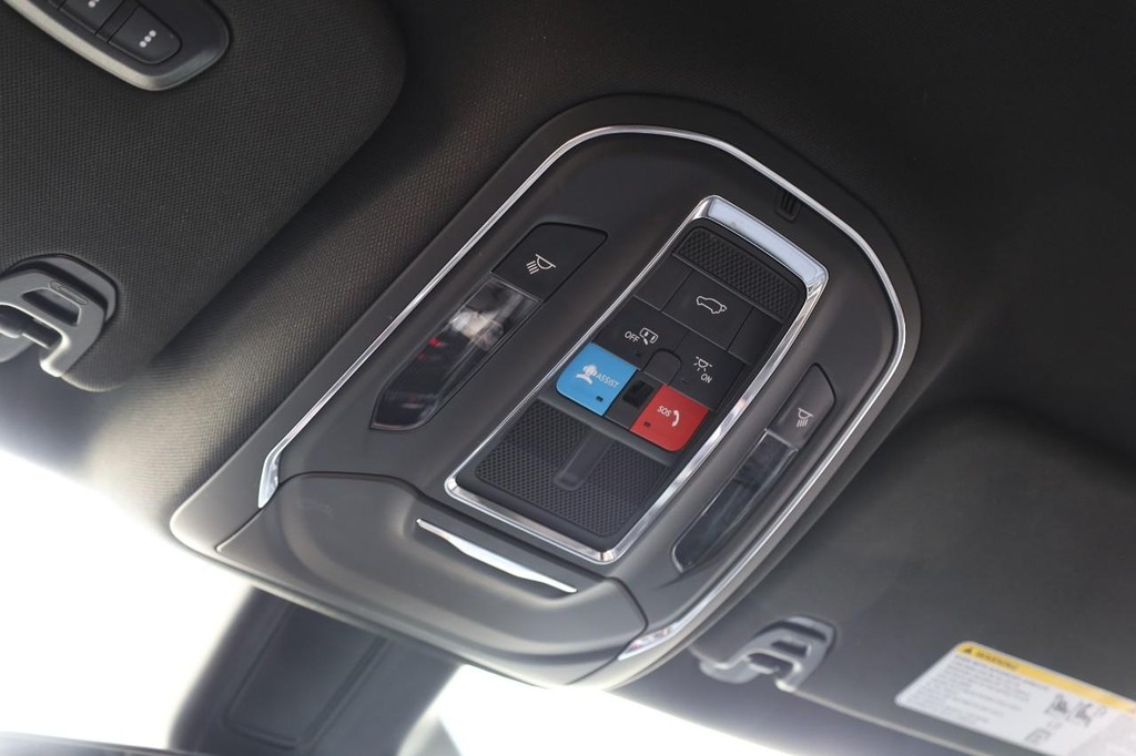 Jeep Wagoneer Vehicle Full-screen Gallery Image 18