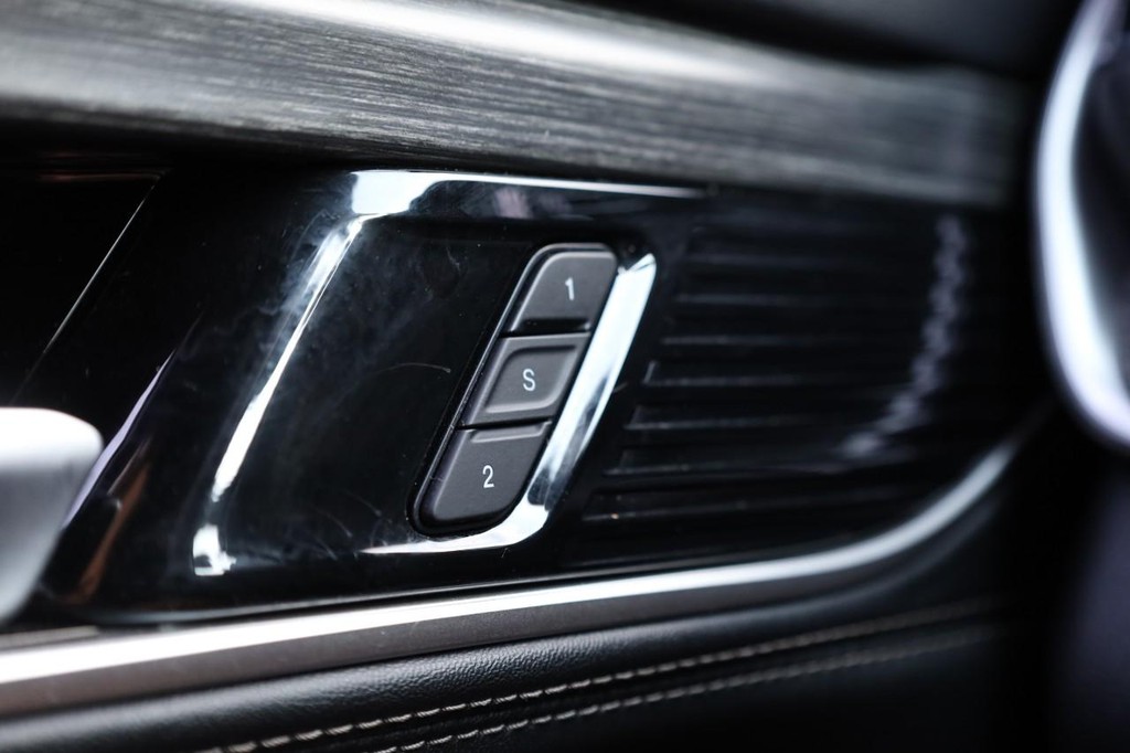 Jeep Wagoneer Vehicle Full-screen Gallery Image 20