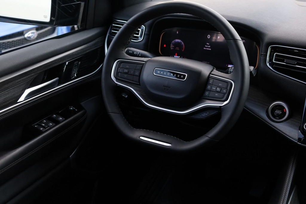 Jeep Wagoneer Vehicle Full-screen Gallery Image 26