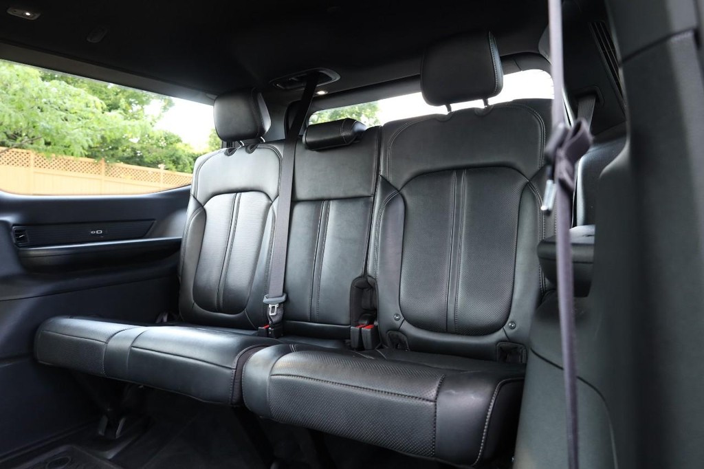 Jeep Wagoneer Vehicle Full-screen Gallery Image 27