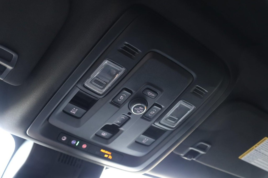 Chevrolet Tahoe Vehicle Full-screen Gallery Image 18
