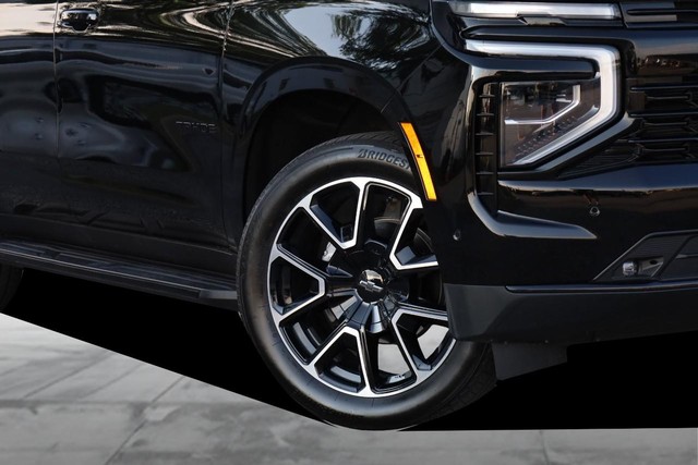 Chevrolet Tahoe Vehicle Full-screen Gallery Image 03