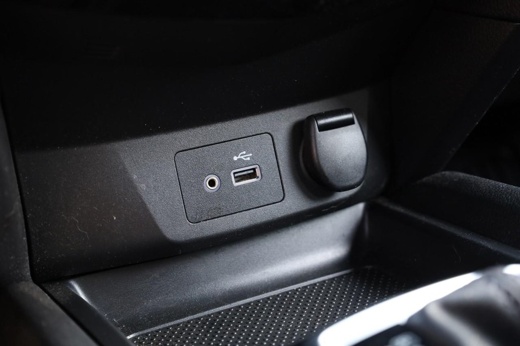 Nissan Rogue Sport Vehicle Full-screen Gallery Image 13