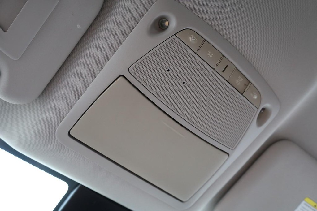 Nissan Rogue Sport Vehicle Full-screen Gallery Image 15