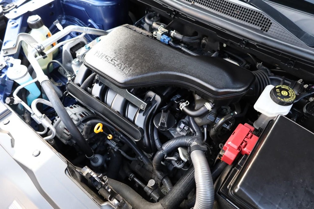 Nissan Rogue Sport Vehicle Full-screen Gallery Image 23