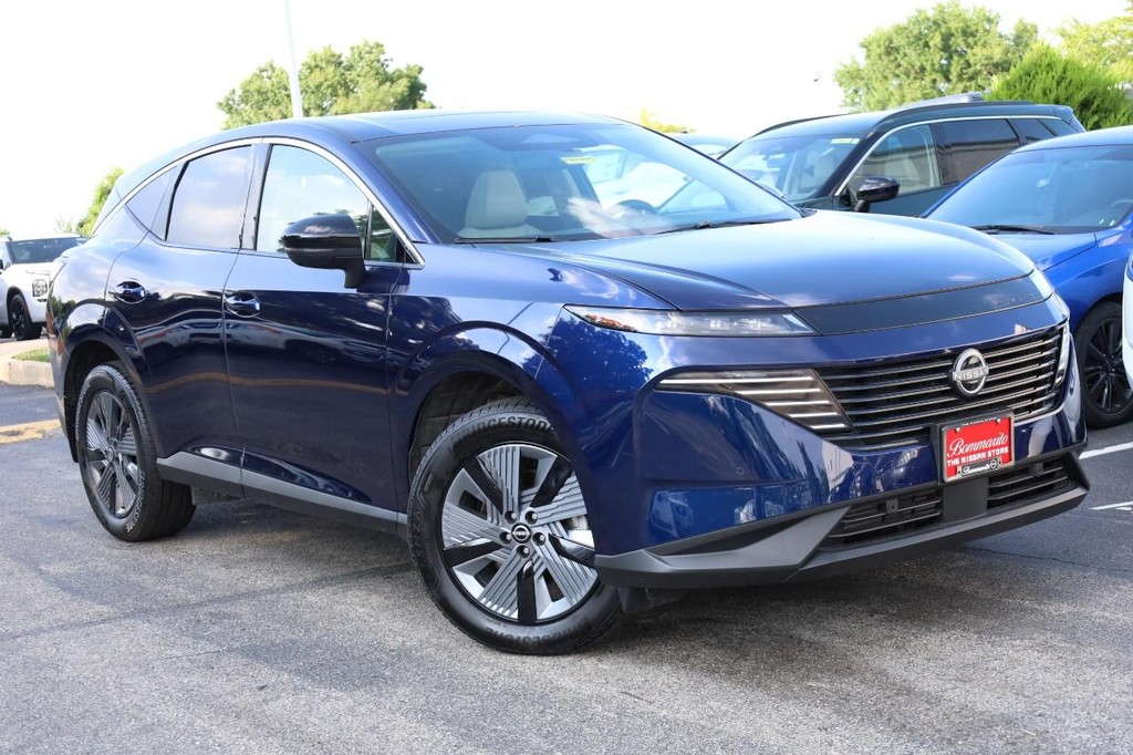 Nissan Murano Vehicle Full-screen Gallery Image 2