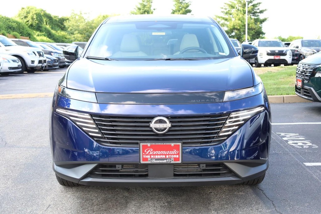 Nissan Murano Vehicle Full-screen Gallery Image 4