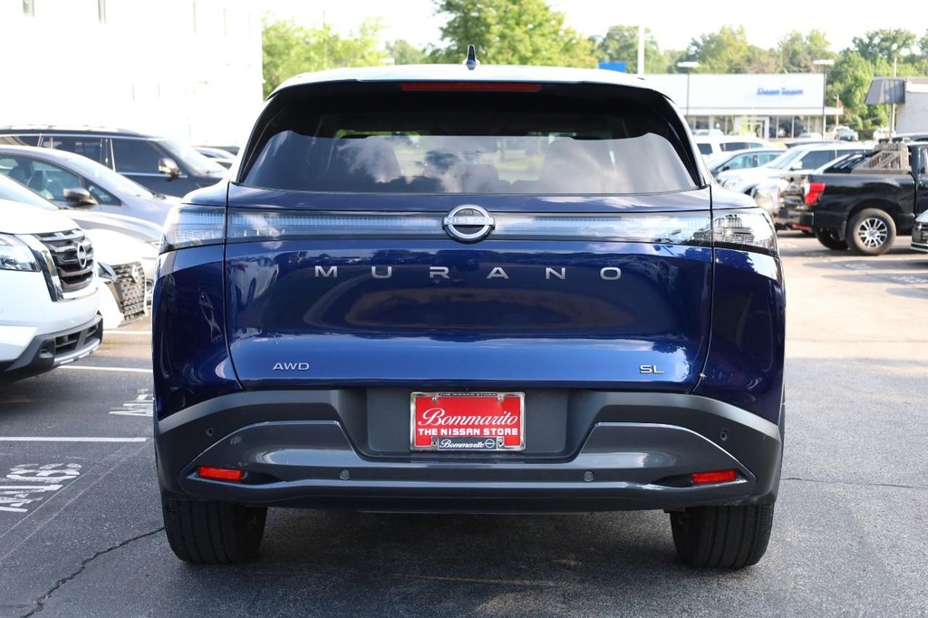 Nissan Murano Vehicle Full-screen Gallery Image 6