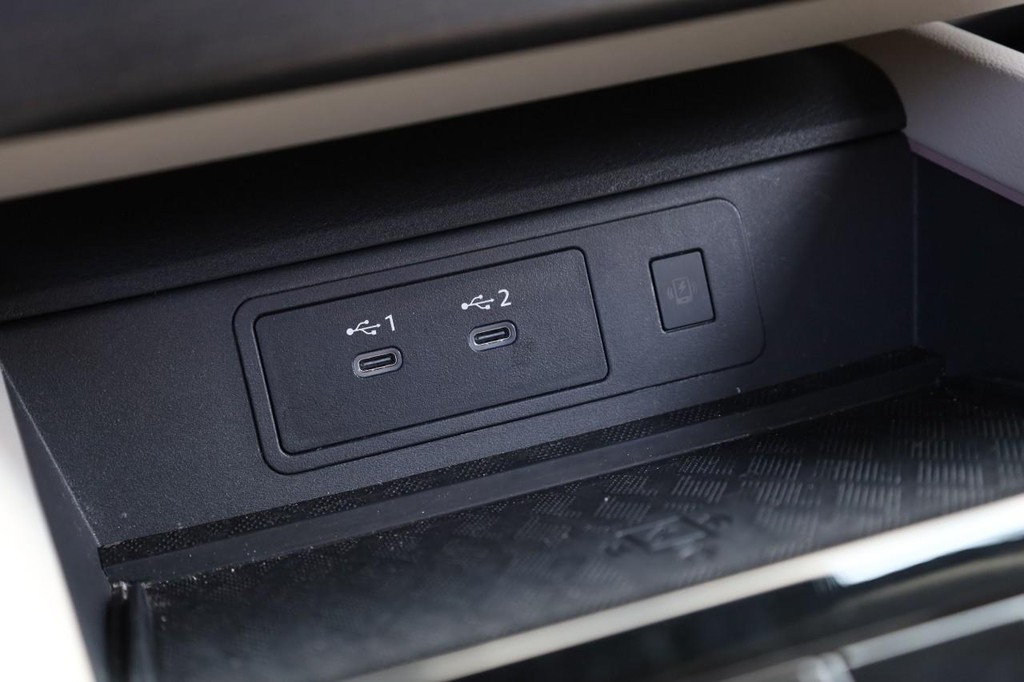 Nissan Murano Vehicle Full-screen Gallery Image 18